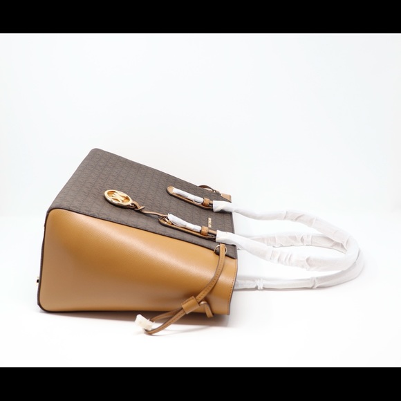 Michael Kors Voyager Medium Multifunction Tote - Brand New Authentic - Picture 9 of 15